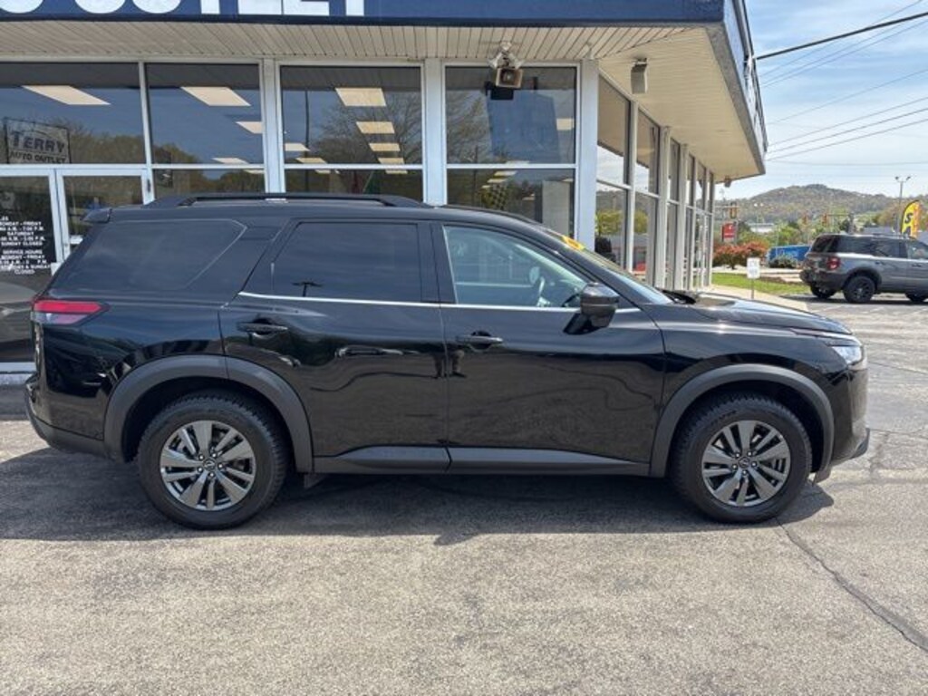 Used 2024 Nissan Pathfinder SV SUV