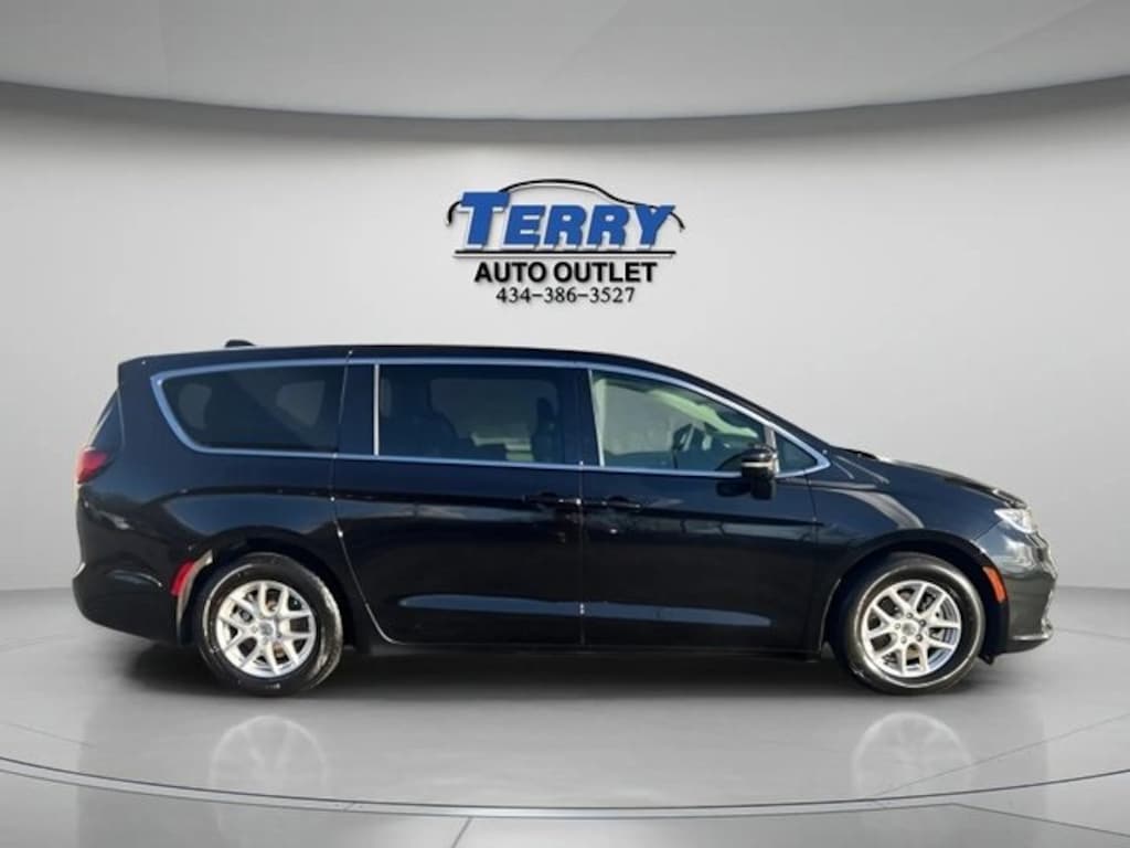 Used 2024 Chrysler Pacifica Touring L Minivan/Van