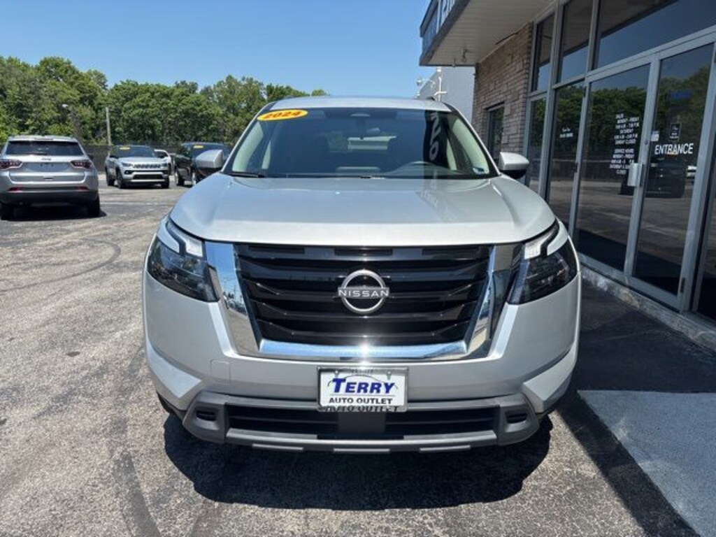 Used 2024 Nissan Pathfinder SV SUV