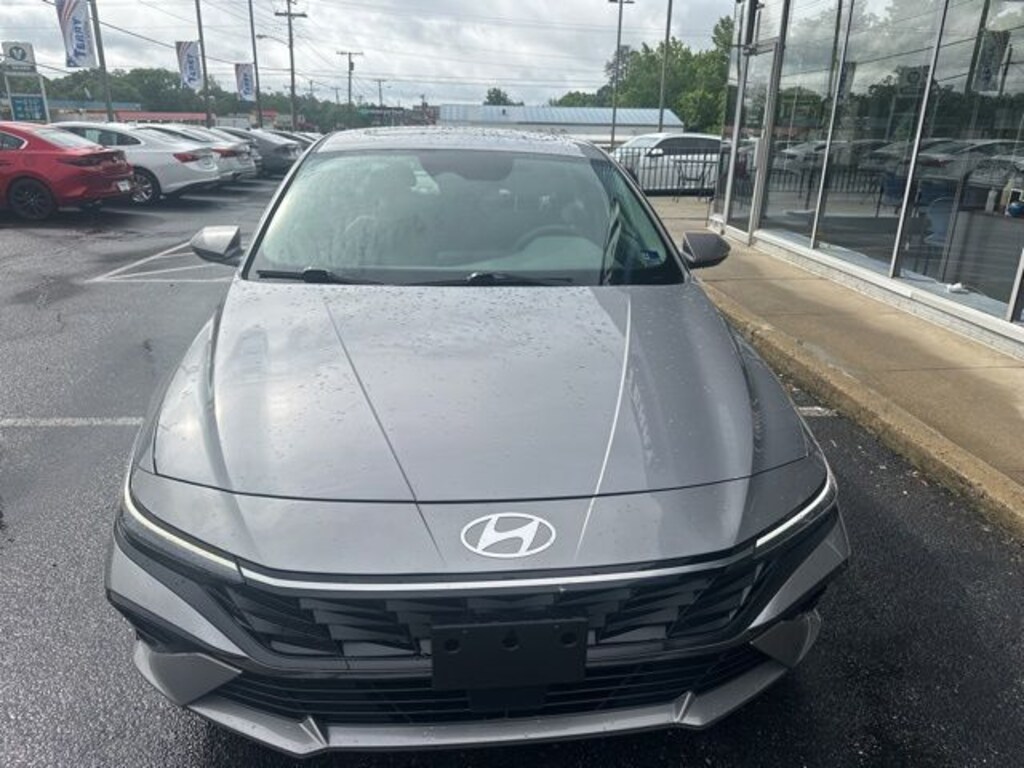 Used 2025 Hyundai Elantra SEL Convenience Sedan