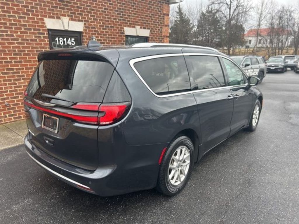 Used 2021 Chrysler Pacifica Touring L Minivan/Van