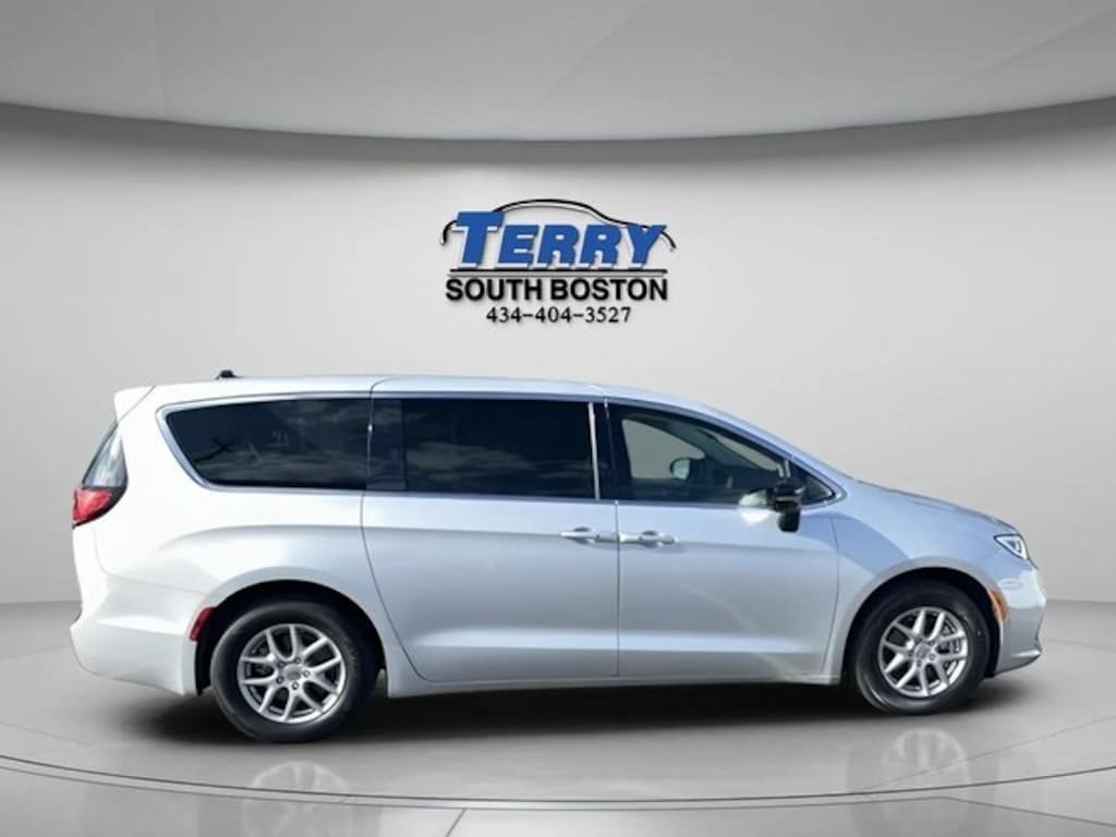 Used 2024 Chrysler Pacifica Touring L Minivan/Van