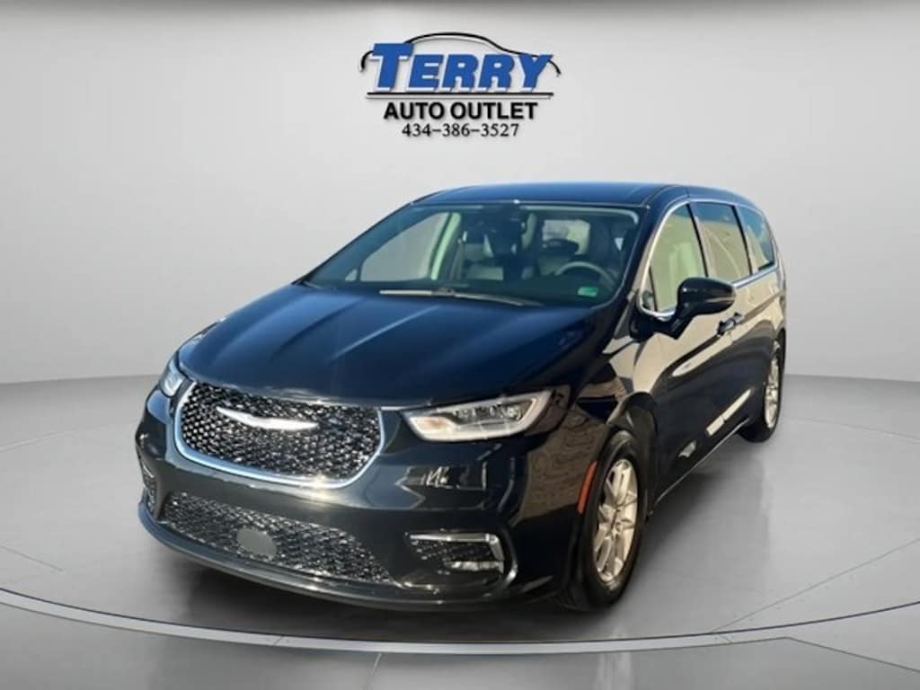 Used 2024 Chrysler Pacifica Touring L Minivan/Van