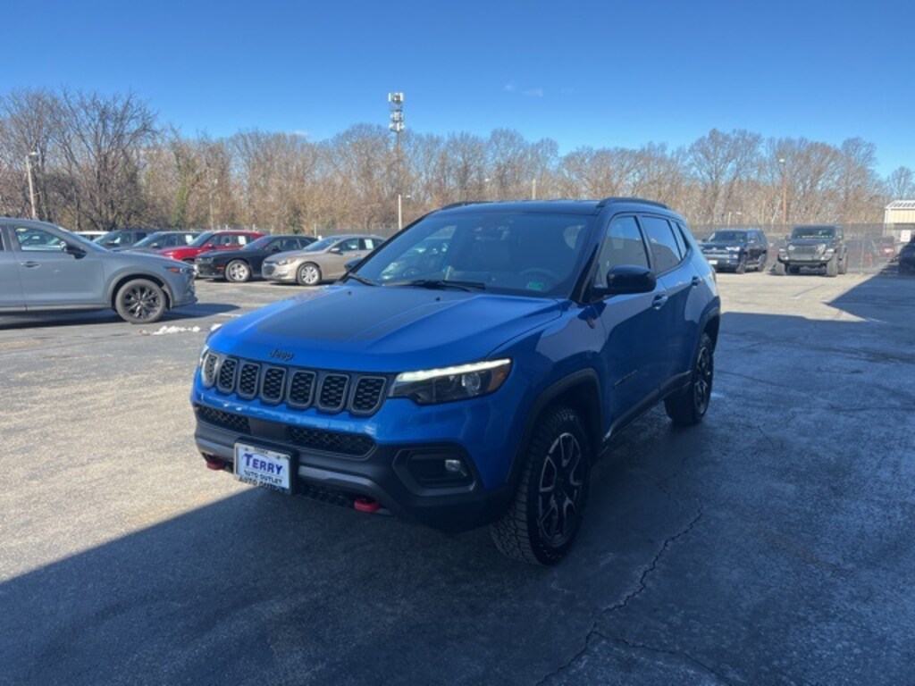 Used 2025 Jeep Compass Trailhawk SUV