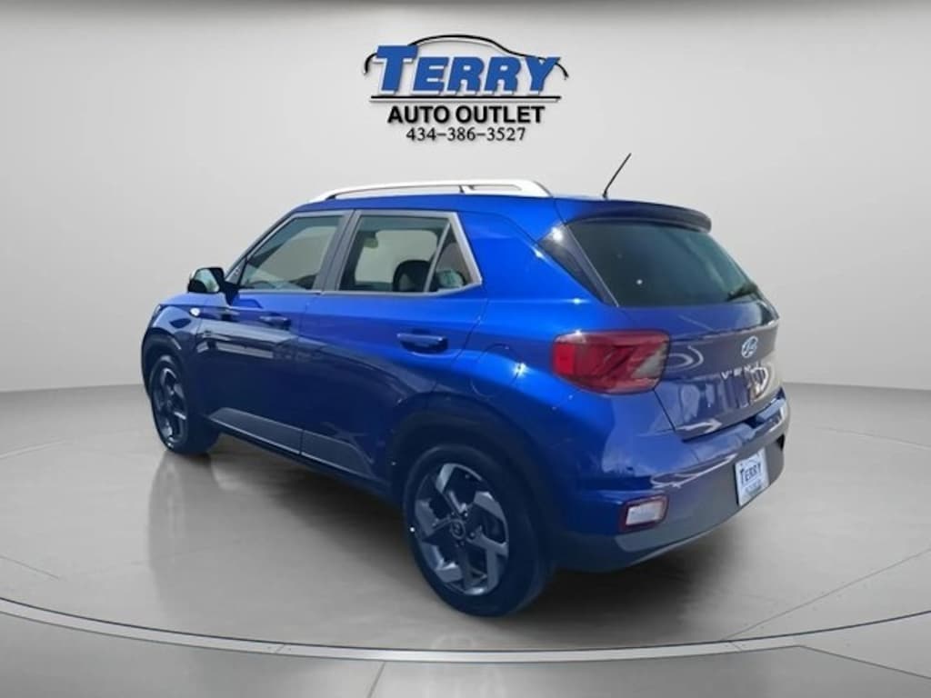 Used 2023 Hyundai Venue SEL SUV