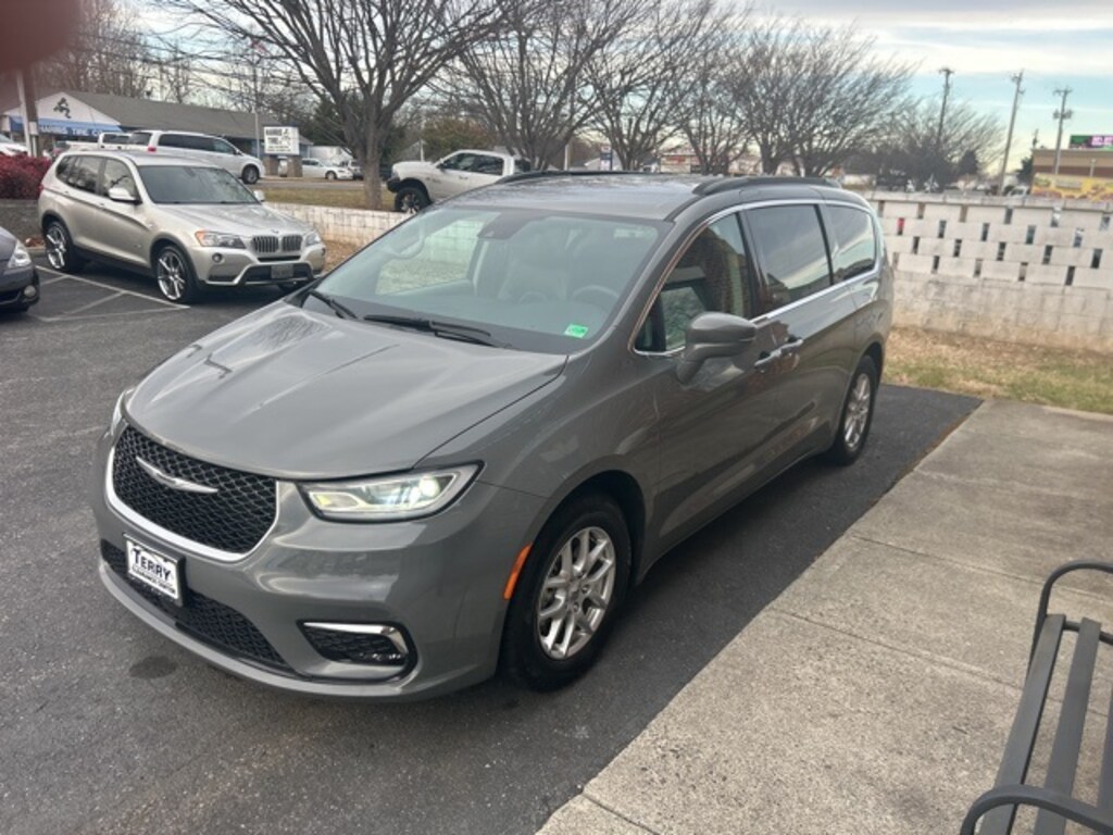 Used 2022 Chrysler Pacifica Touring L Minivan/Van