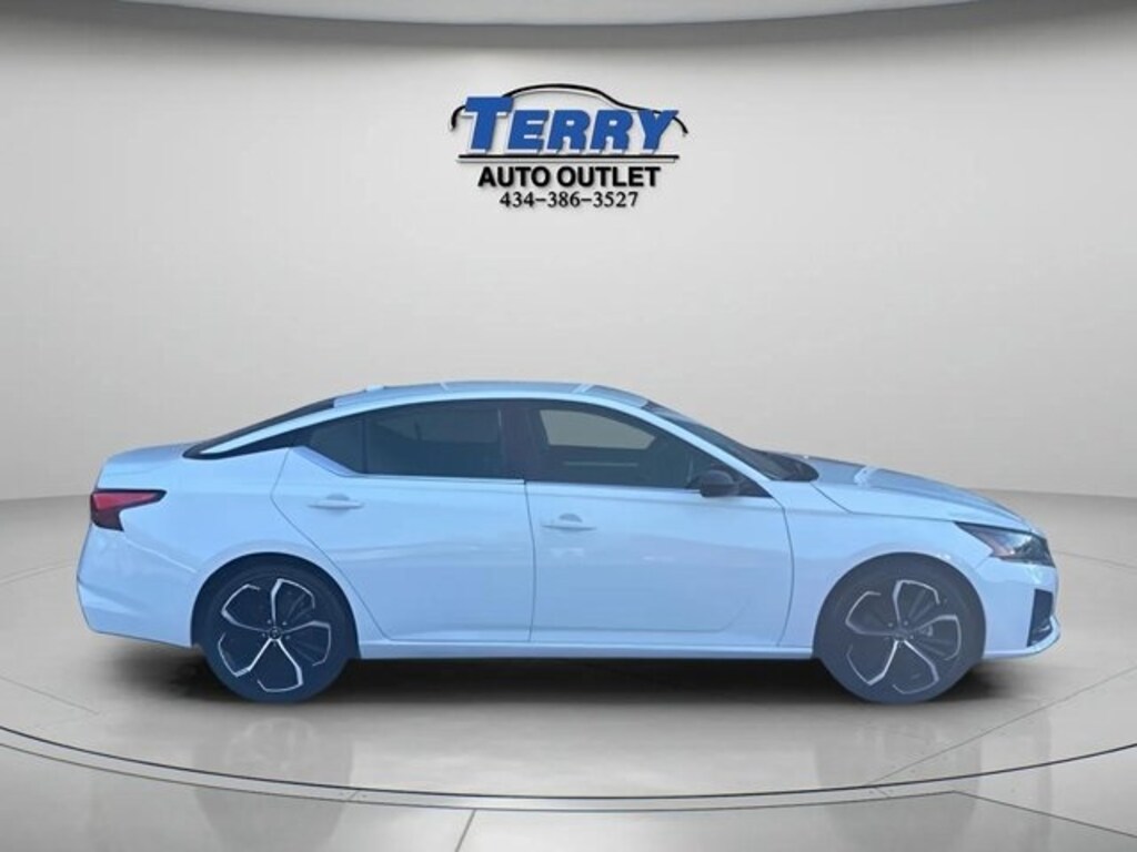 Used 2024 Nissan Altima 2.5 SR Sedan