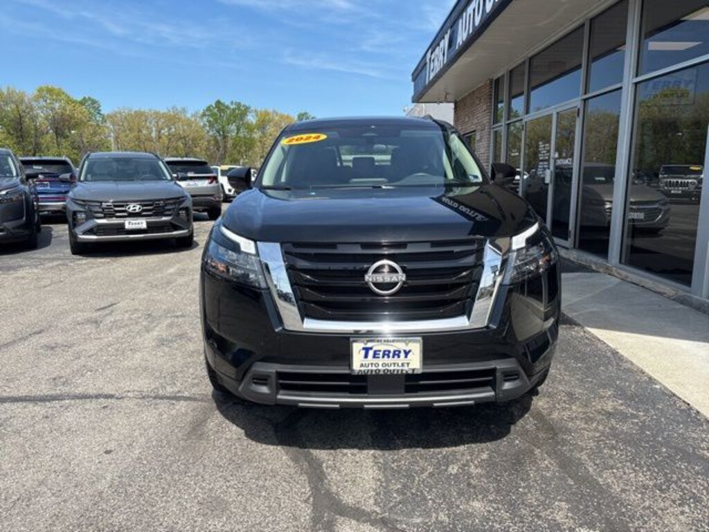 Used 2024 Nissan Pathfinder SV SUV