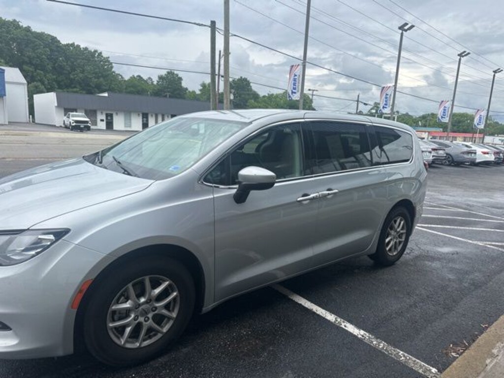 Used 2023 Chrysler Voyager LX Minivan/Van