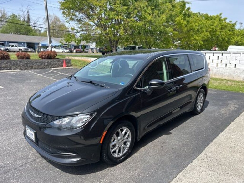 Used 2022 Chrysler Voyager LX Minivan/Van