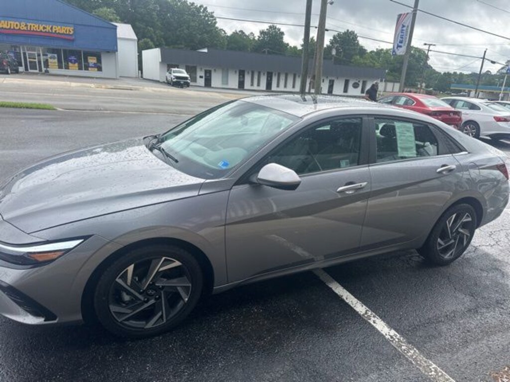 Used 2025 Hyundai Elantra SEL Convenience Sedan