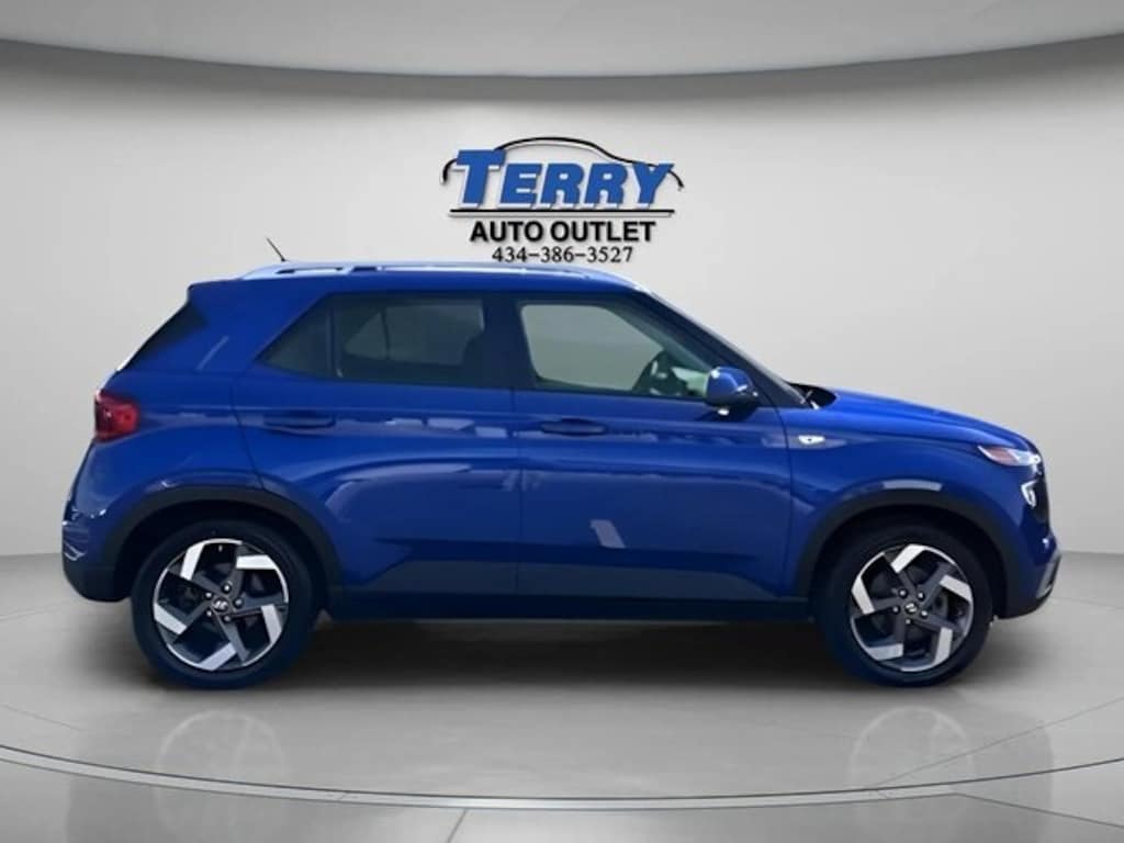 Used 2023 Hyundai Venue SEL SUV