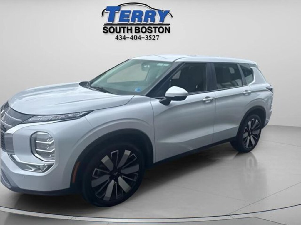Used 2025 Mitsubishi Outlander SE SUV