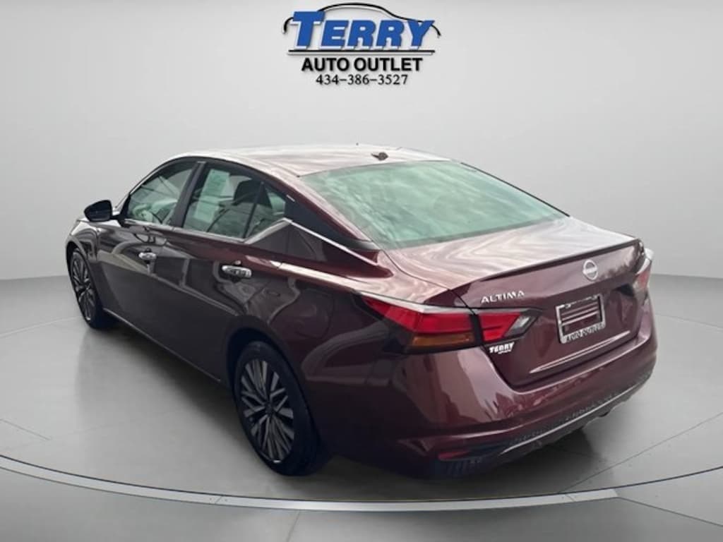 Used 2023 Nissan Altima 2.5 SV Sedan