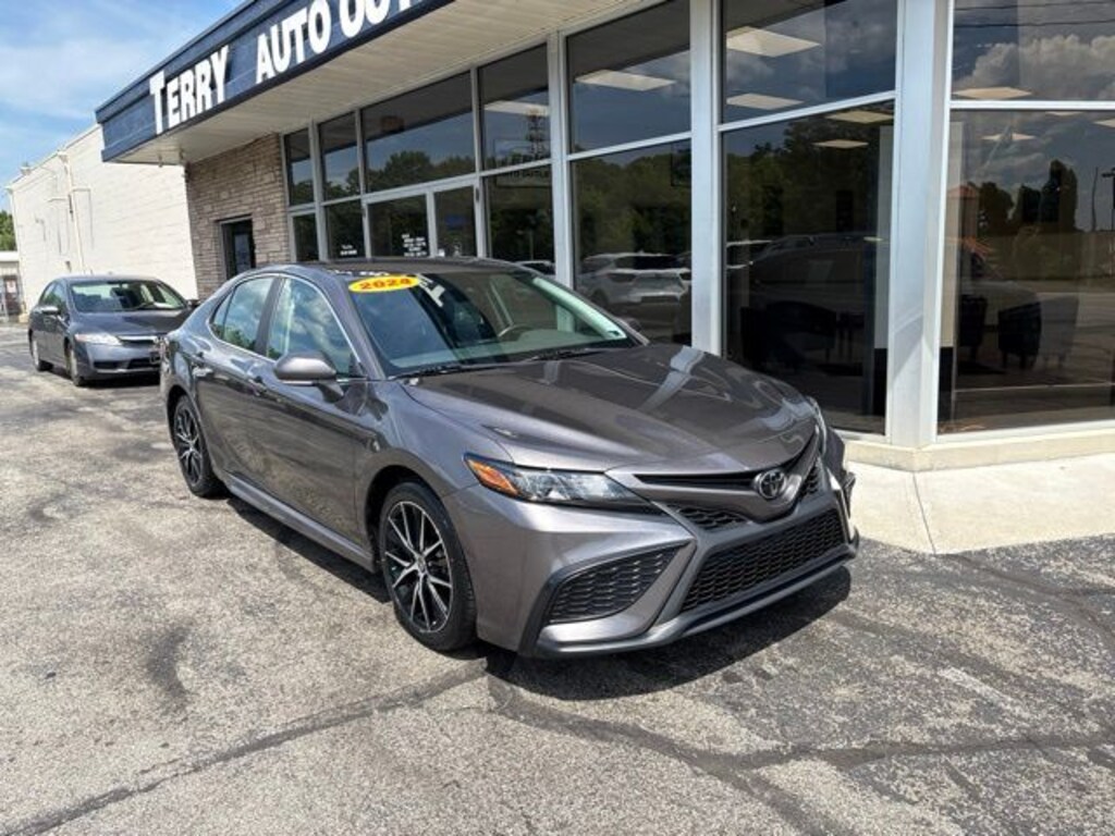 Used 2024 Toyota Camry SE Sedan