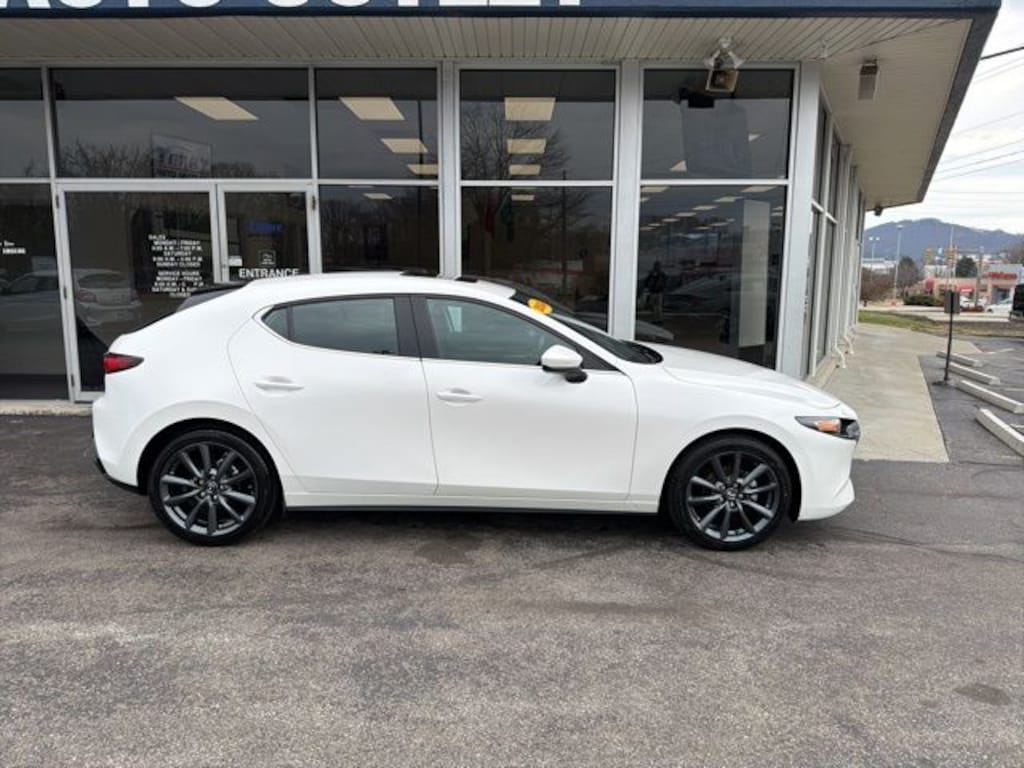 Used 2024 Mazda Mazda3 2.5 S Preferred Package Hatchback