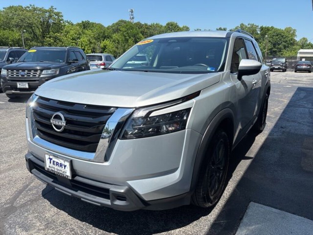 Used 2024 Nissan Pathfinder SV SUV