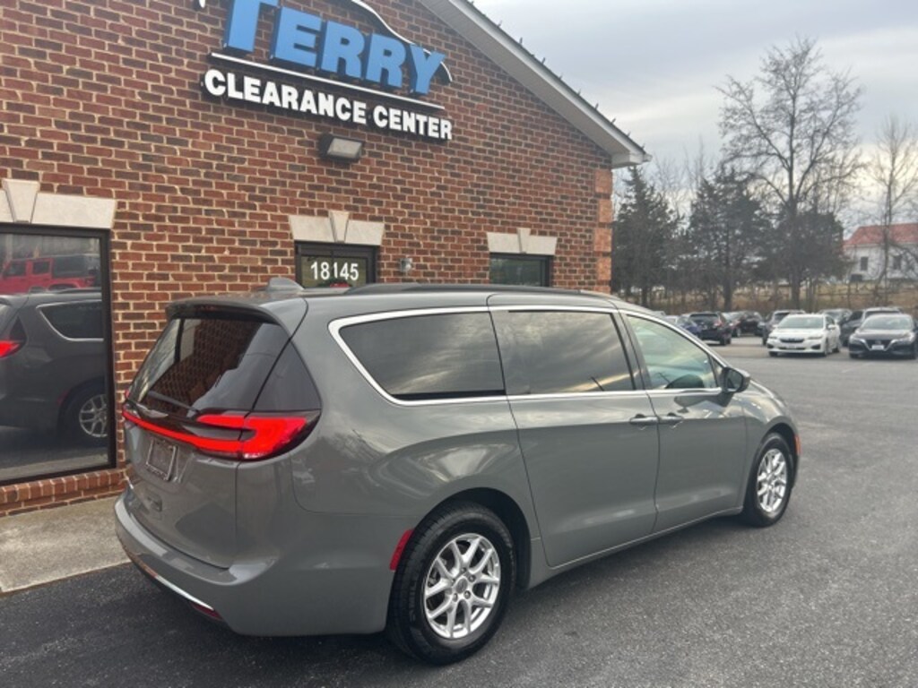 Used 2022 Chrysler Pacifica Touring L Minivan/Van