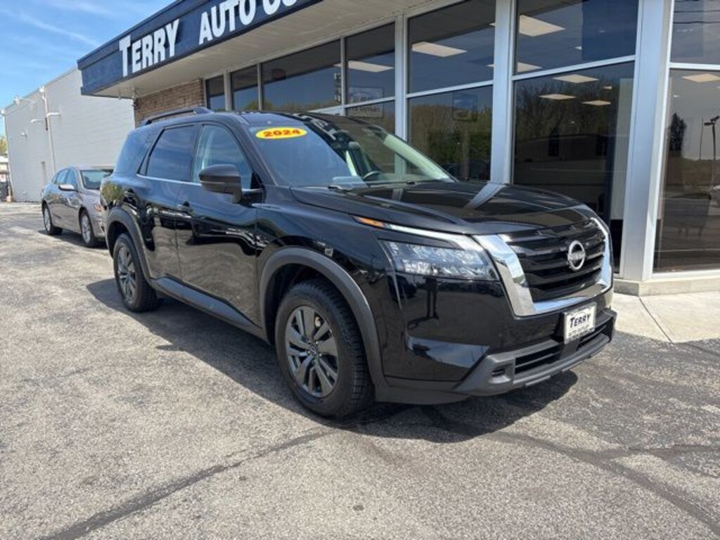 Used 2024 Nissan Pathfinder SV SUV