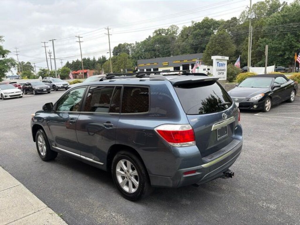 Used 2011 Toyota Highlander SE SUV
