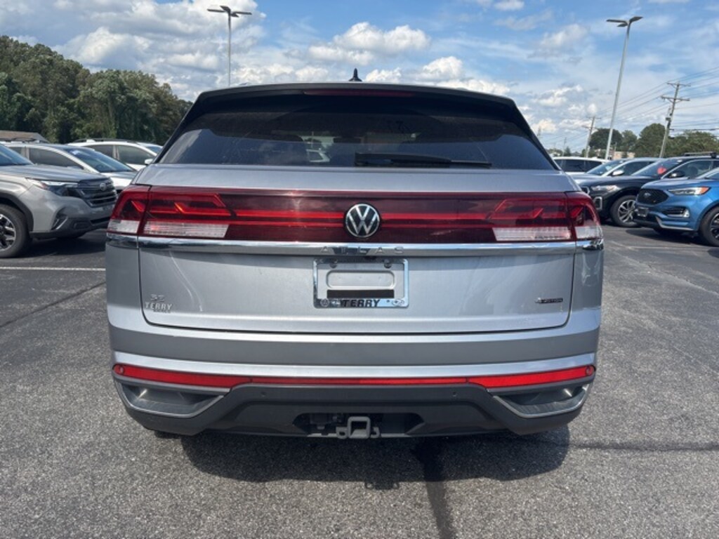 Used 2024 Volkswagen Atlas Cross Sport 2.0T SE w/Technology SUV