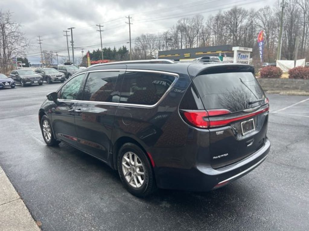 Used 2021 Chrysler Pacifica Touring L Minivan/Van