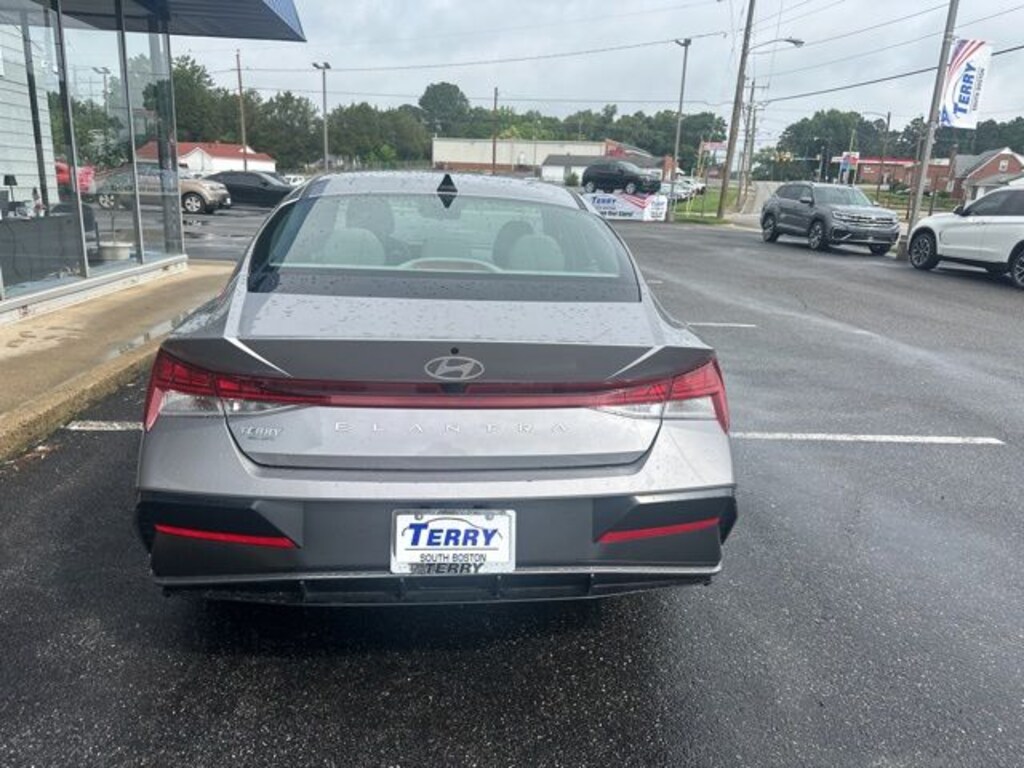 Used 2025 Hyundai Elantra SEL Convenience Sedan