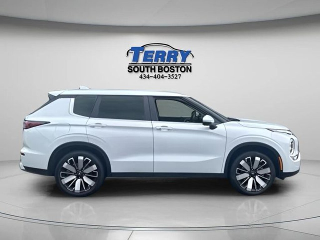 Used 2025 Mitsubishi Outlander SE SUV