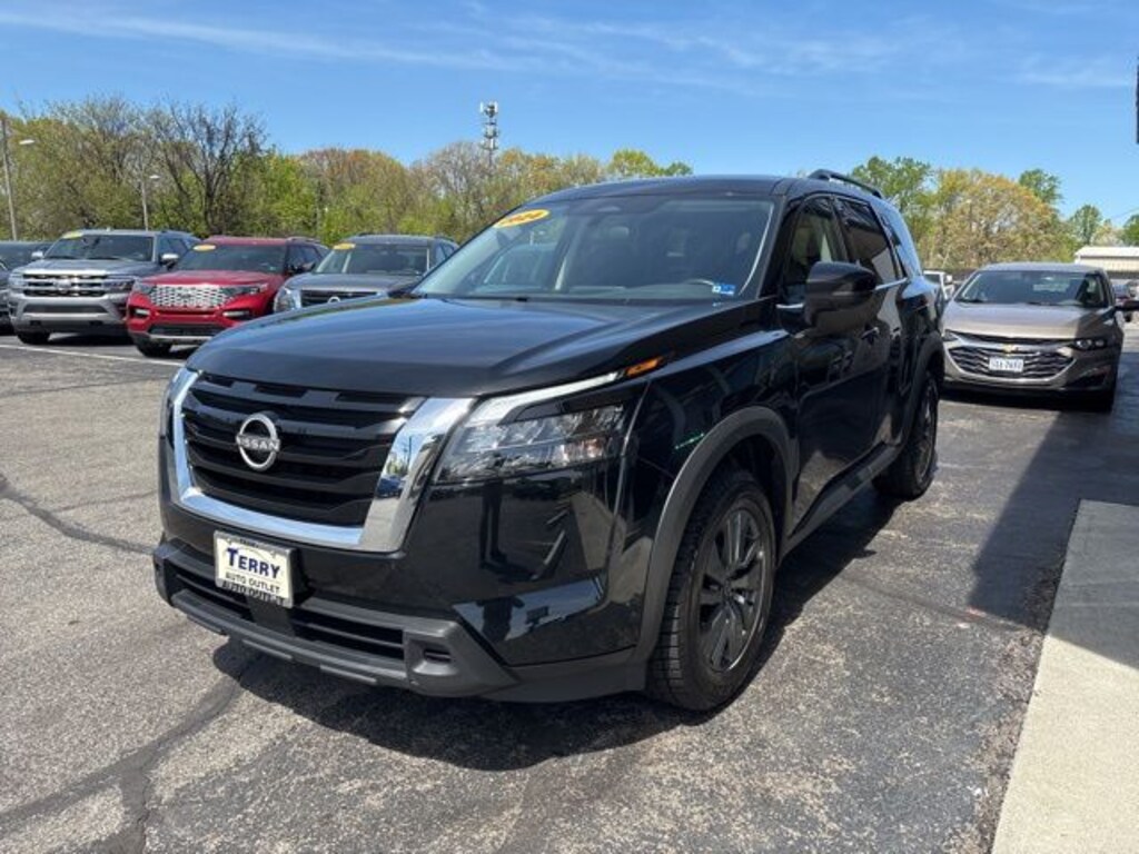 Used 2024 Nissan Pathfinder SV SUV