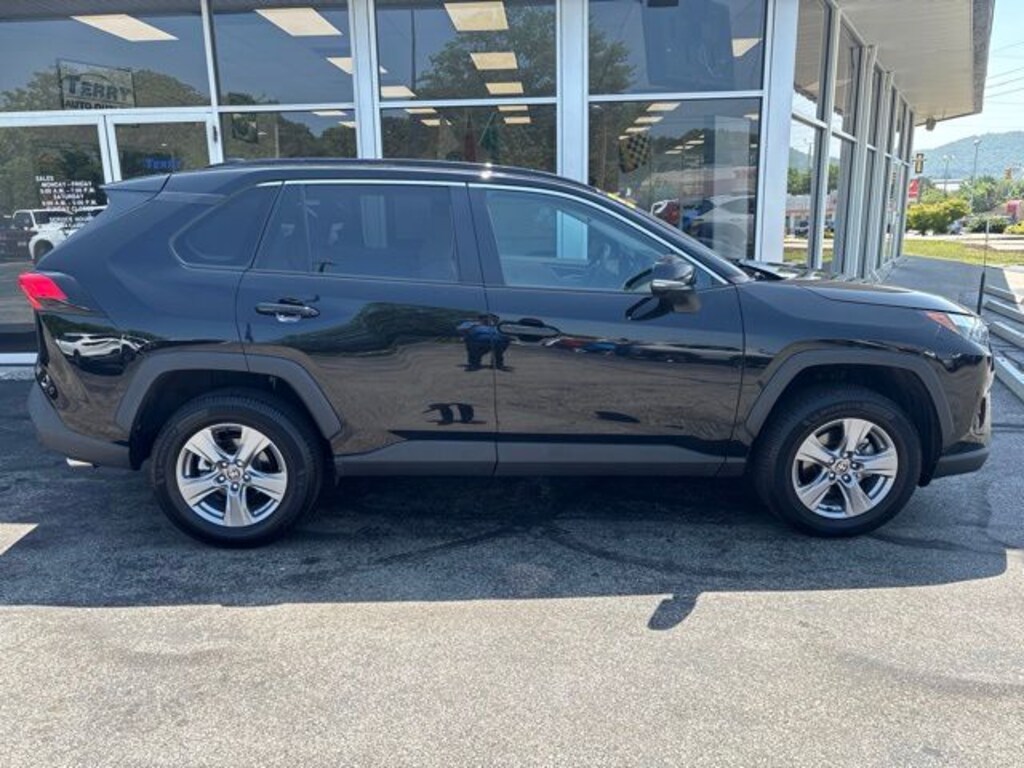 Used 2022 Toyota RAV4 XLE SUV