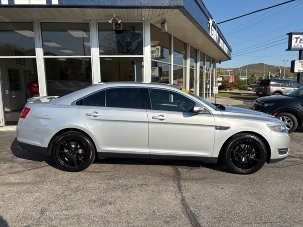 Used 2018 Ford Taurus SEL Sedan