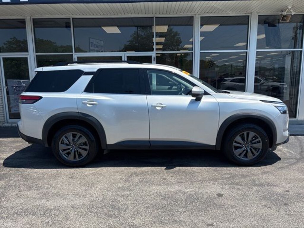 Used 2024 Nissan Pathfinder SV SUV