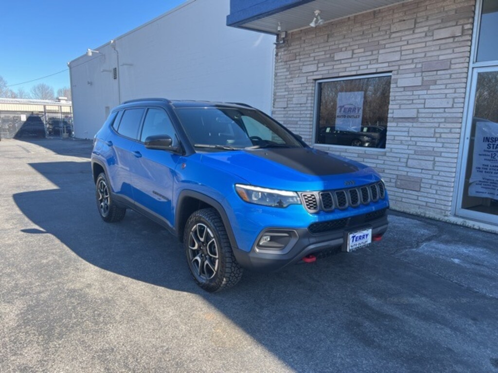 Used 2025 Jeep Compass Trailhawk SUV