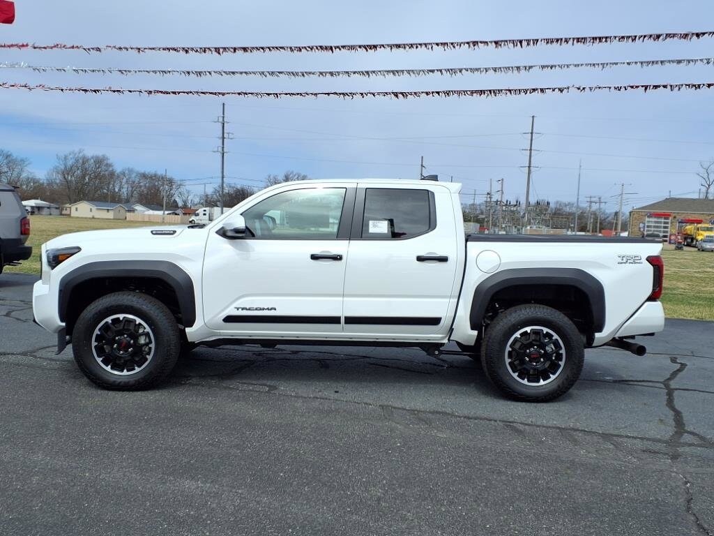 2025 Toyota Tacoma TRD Off-Road photo 2