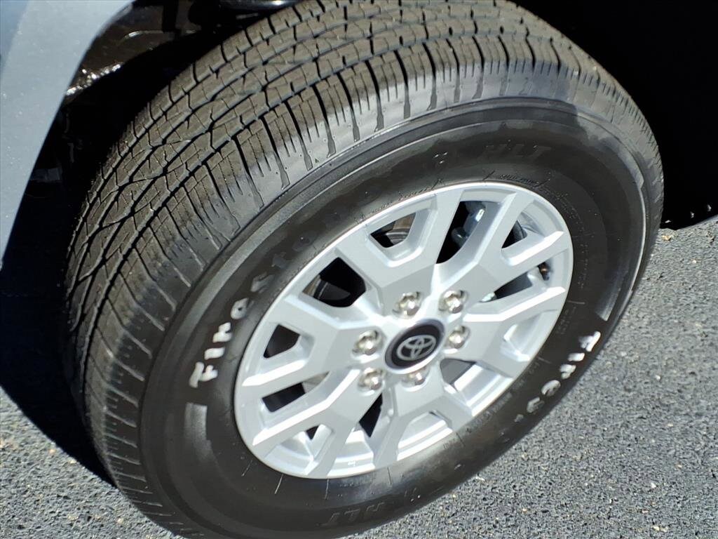 2025 Toyota Tacoma SR5 - Photo 14