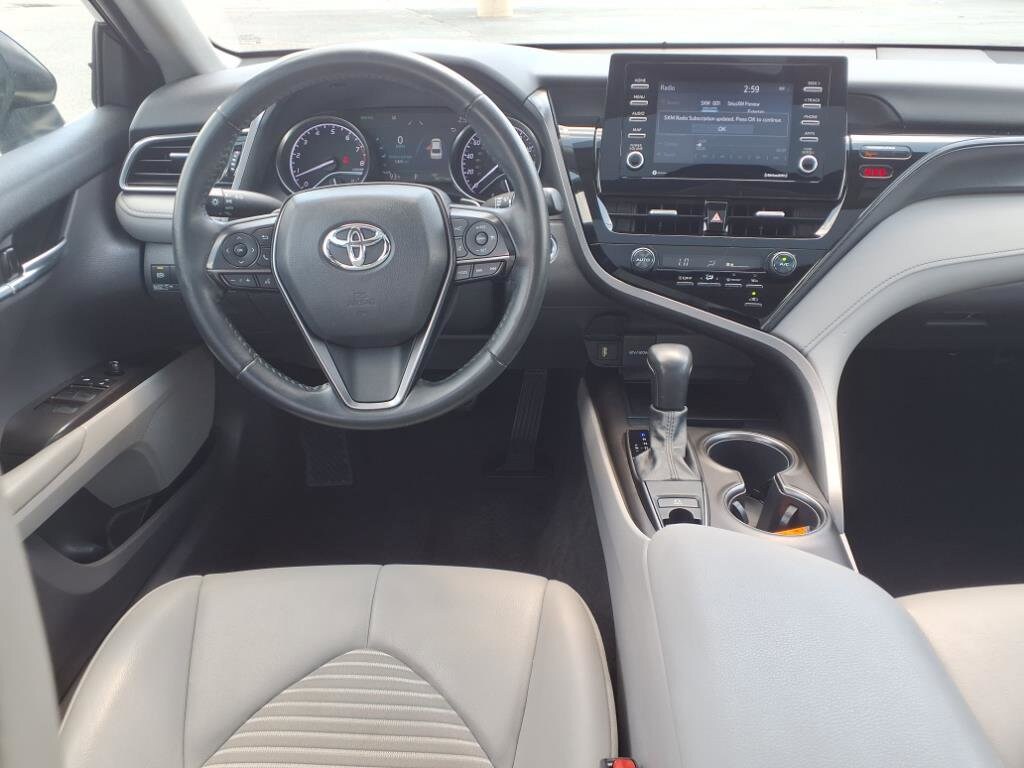 2021 Toyota Camry SE photo 3