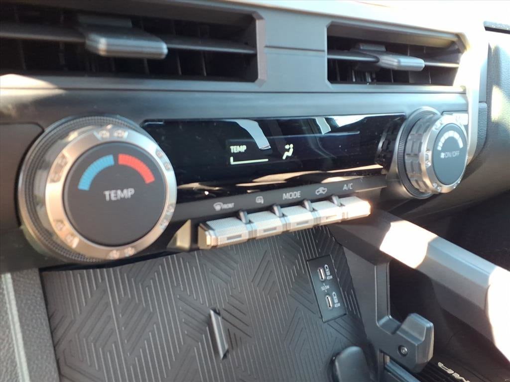 2025 Toyota Tacoma SR5 - Photo 7
