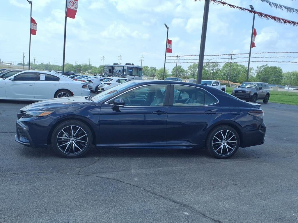 2021 Toyota Camry SE photo 2