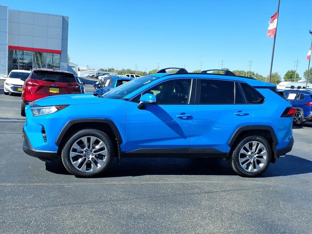 2019 Toyota RAV4 XLE Premium photo 2