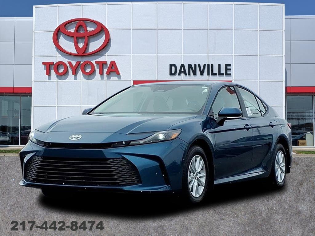 2026 Toyota Camry LE's photo