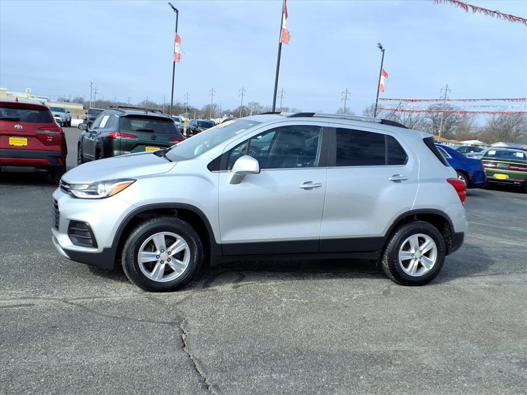Used 2017 Chevrolet Trax LT with VIN 3GNCJPSB4HL268153 for sale in Tilton, IL