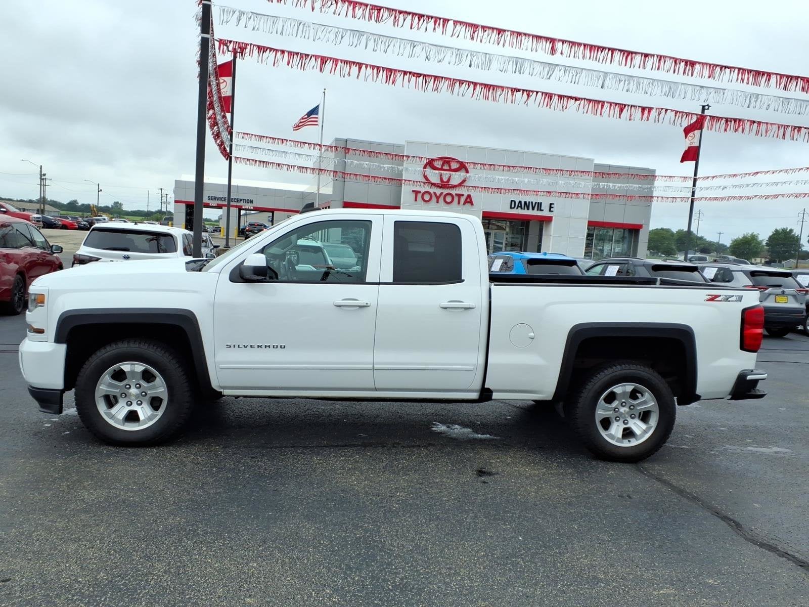 Used 2018 Chevrolet Silverado 1500 LT with VIN 1GCVKREC4JZ222934 for sale in Tilton, IL