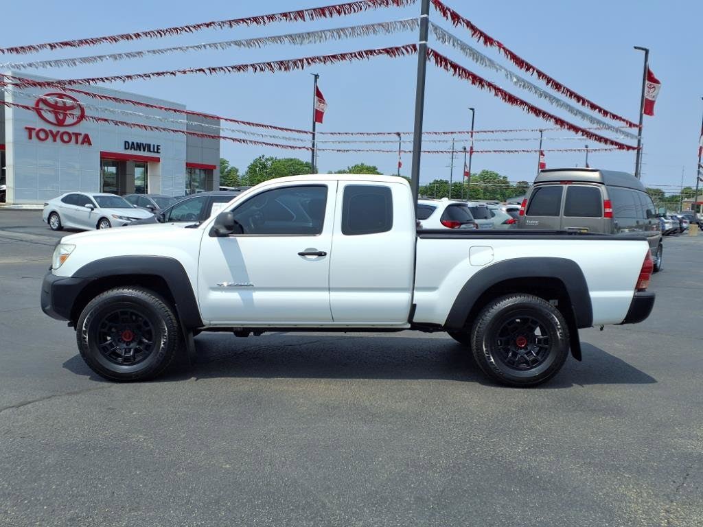 Used 2015 Toyota Tacoma Base with VIN 5TFUU4EN2FX118200 for sale in Tilton, IL