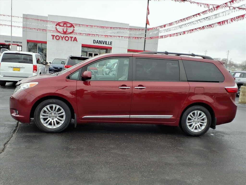 Used 2015 Toyota Sienna XLE Premium with VIN 5TDYK3DC1FS670875 for sale in Tilton, IL