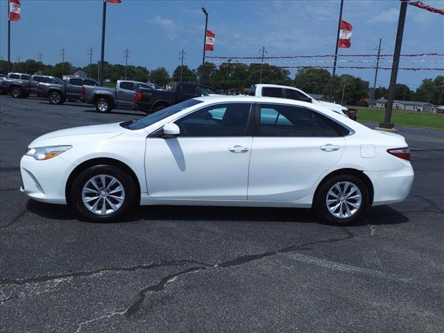 Used 2016 Toyota Camry LE with VIN 4T4BF1FK8GR580785 for sale in Tilton, IL