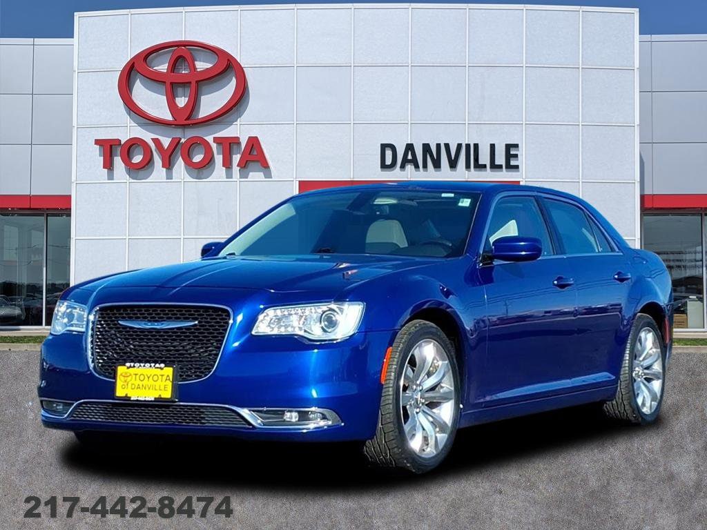 2019 Chrysler 300 Touring's photo