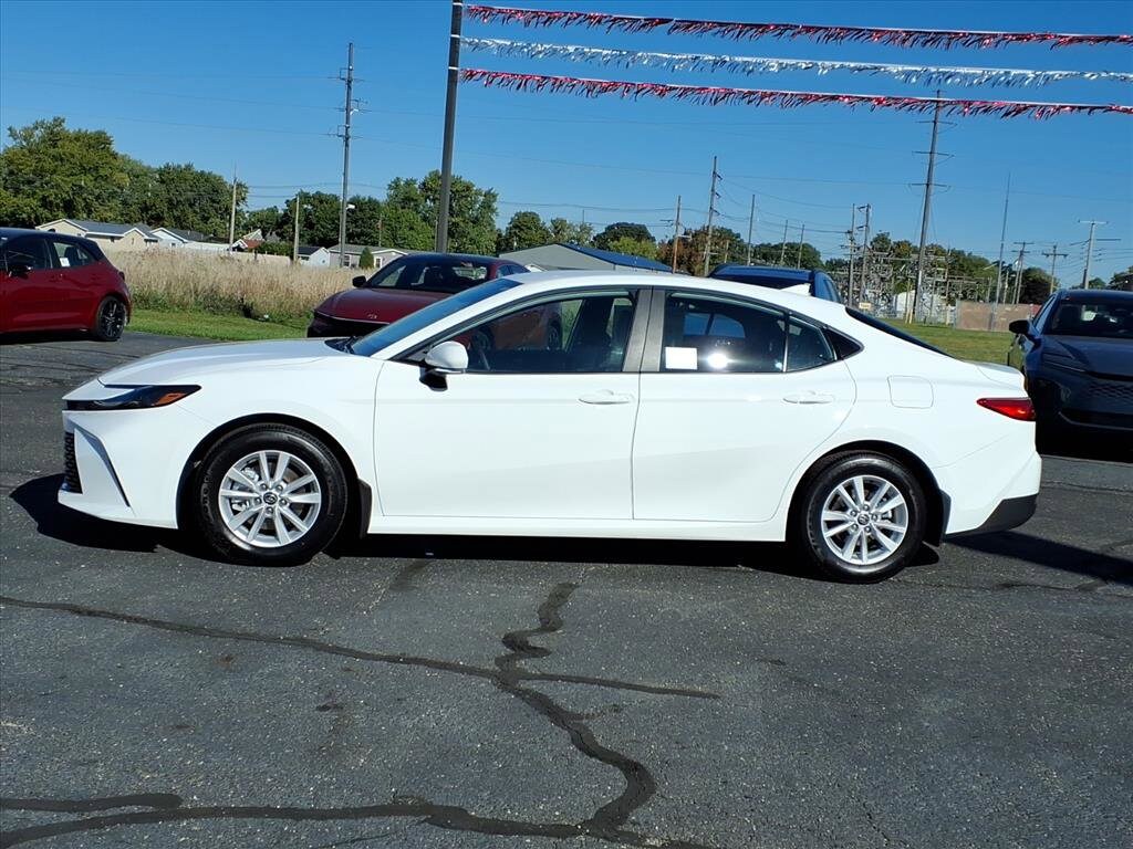 2026 Toyota Camry LE photo 2