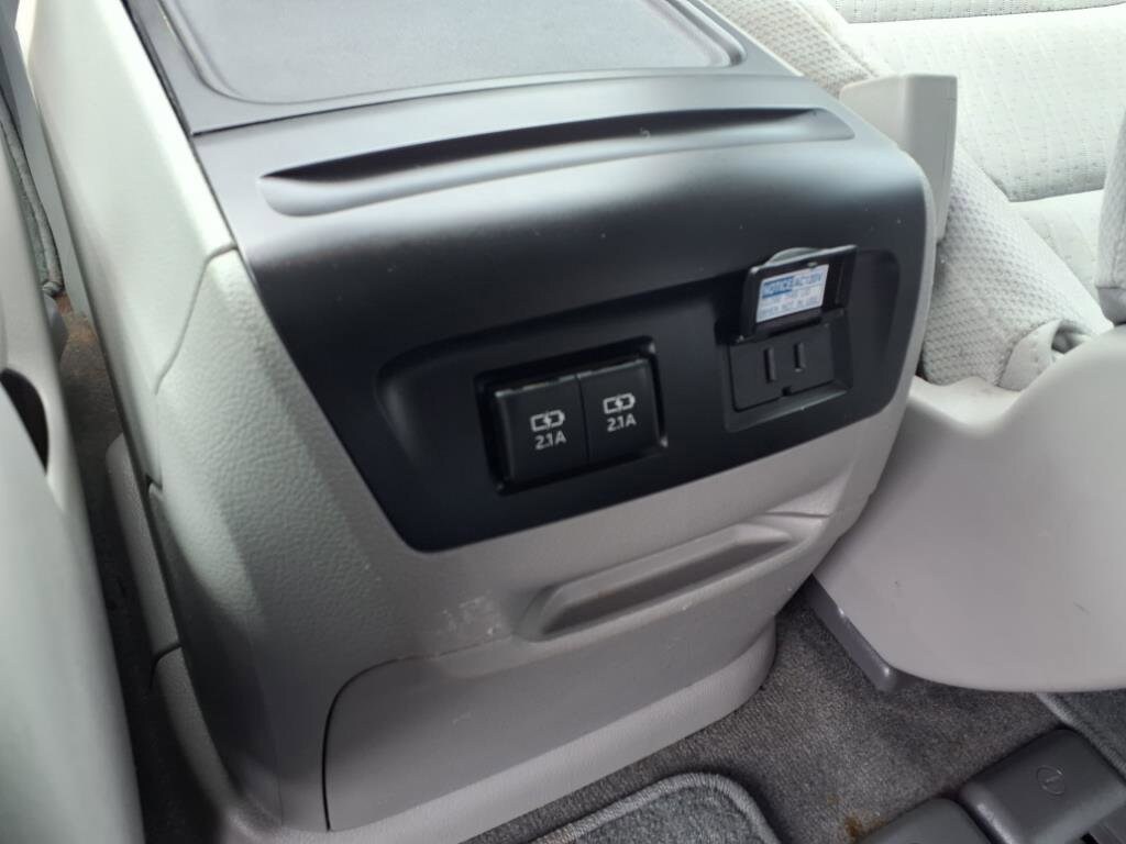 2018 Toyota Sienna LE photo 4