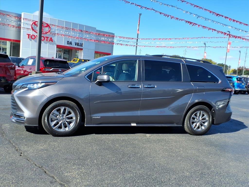 Used 2021 Toyota Sienna XLE 7 Passenger Van