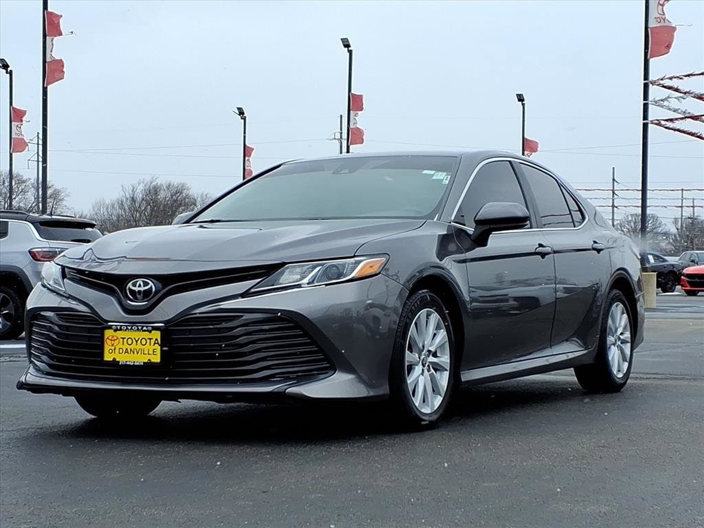 2020 Toyota Camry LE's photo